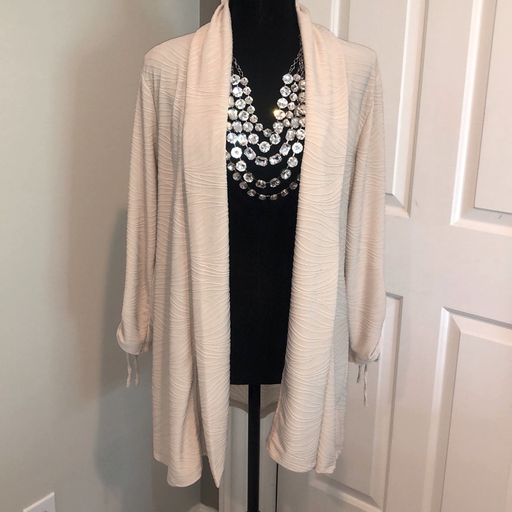 JM collection Cream color jacket size Medium ♥️